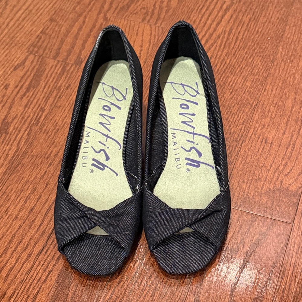 Blowfish Women's Black Stripe Peep Toe Wedges with Crisscross Design